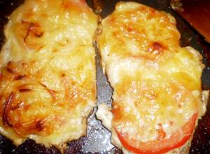 Куриное филе в духовке с сыром и помидорами рецепт