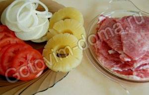 Мясо с ананасами в духовке рецепт с фото