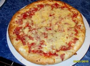 Пицца рецепт с сыром помидорами и колбасой