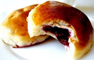 Пирожки с свежей вишней из дрожжевого теста в духовке рецепт с фото
