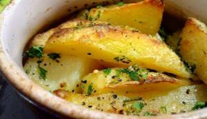 Рецепт картошки с мясом в духовке в горшочках