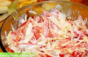 Рецепт салата с крабовыми палочками с помидорами