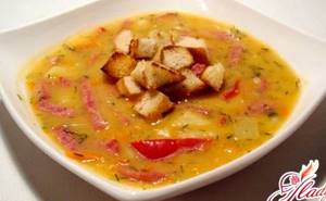 Суп гороховый с копченой колбасой рецепт