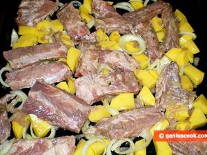 Свиные ребра в духовке с картошкой рецепт