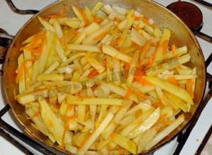 Вкусная жареная картошка на сковороде рецепт с фото