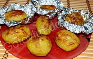 Запеченный картофель в фольге в духовке рецепт