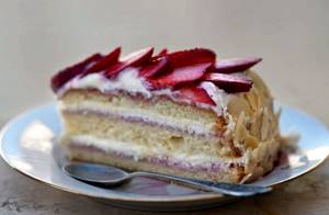 Бисквитный торт с клубникой рецепт с фото с заварным кремом