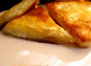 Хачапури с сыром из готового слоёного теста рецепт с фото