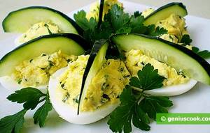 Яйца фаршированные сыром и чесноком фото рецепт