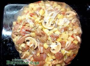 Картофель с мясом в духовке в рукаве рецепт с фото