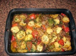 Картошка с мясом в духовке с овощами рецепт с фото