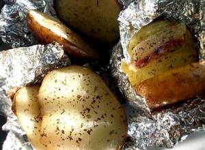 Картошка с салом в фольге в углях рецепт с фото