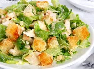 Классический салат цезарь с курицей и сухариками рецепт
