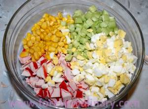 Крабовый салат рецепт с кукурузой и яйцом