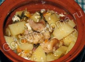 Курица с грибами в горшочках с картошкой в духовке рецепт с фото