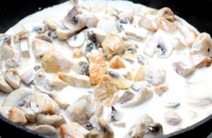 Курица в сливочном соусе на сковороде рецепт с грибами