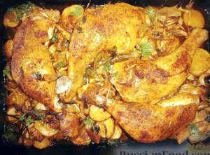 Курица запеченная с картофелем в духовке рецепт с фото