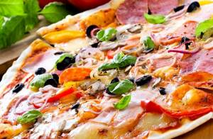 Пицца рецепт с колбасой помидорами и сыром и с грибами