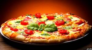 Пицца рецепт с сыром колбасой и помидорами
