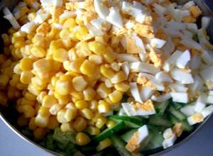 Рецепт салат с консервированной кукурузой