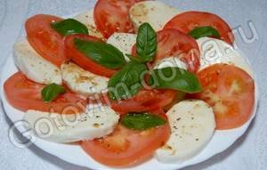 Рецепт салата с сыром и с помидорами