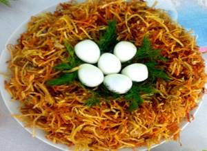 Салат гнездо глухаря рецепт с перепелиными яйцами с фото