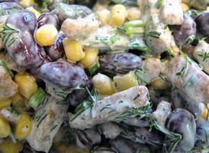 Салат с фасолью и сухариками рецепт с фото и кукурузой