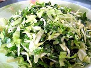 Салат весенний с капустой и огурцом рецепт