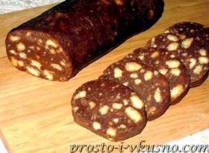 Шоколадная колбаска из печенья с сгущенкой рецепт с фото
