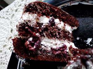 Шоколадный торт с вишней и сметанным кремом рецепт с фото