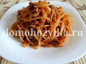 Спагетти с томатной пастой и фаршем рецепт