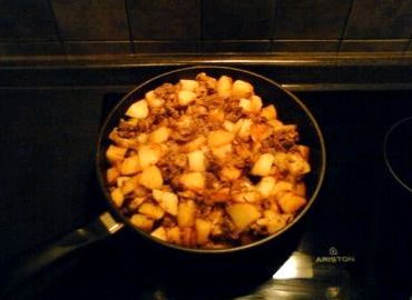 Жареная картошка с тушенкой рецепт с фото